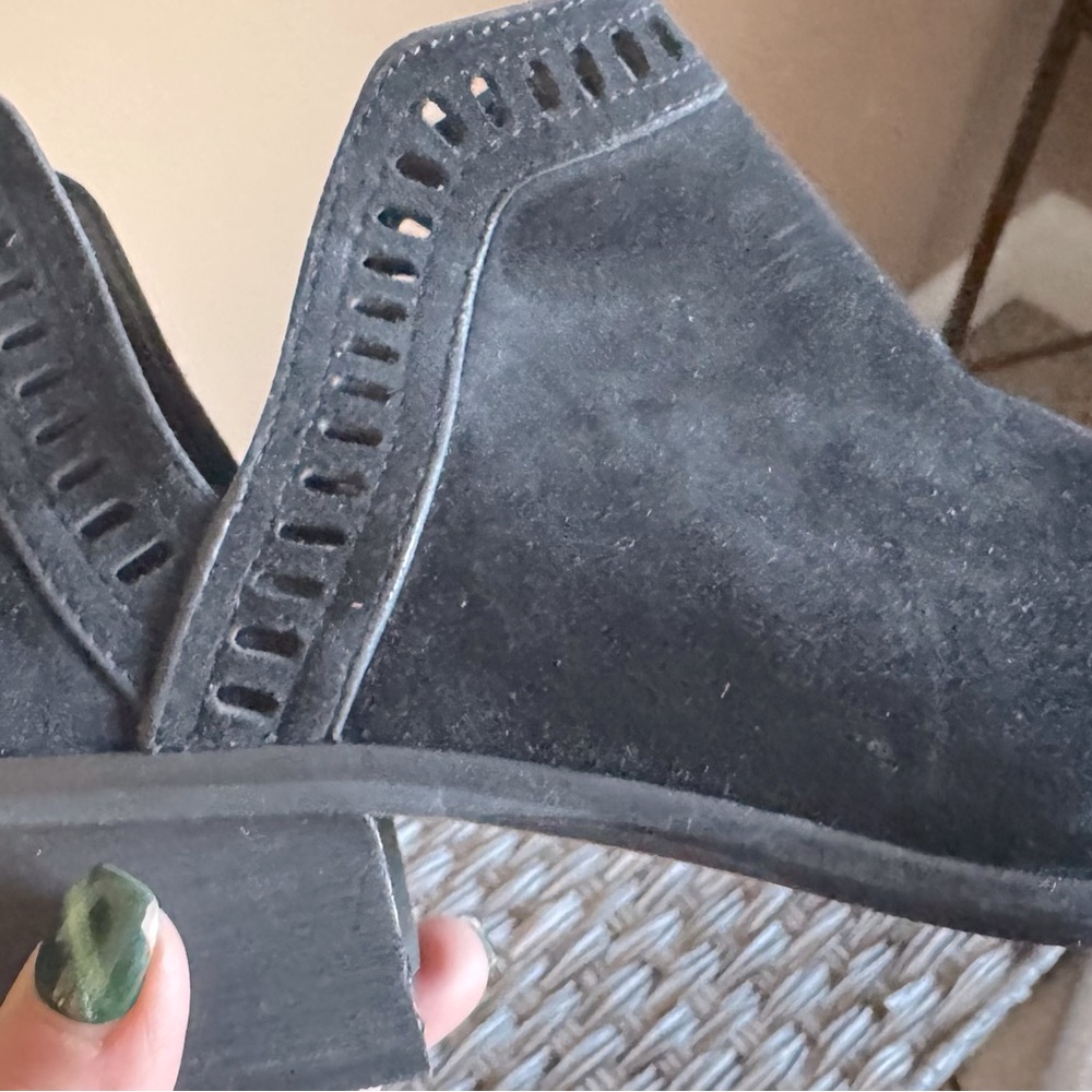 VINCE CAMUTO BLACK BOOTIES NEW WITH TAGS